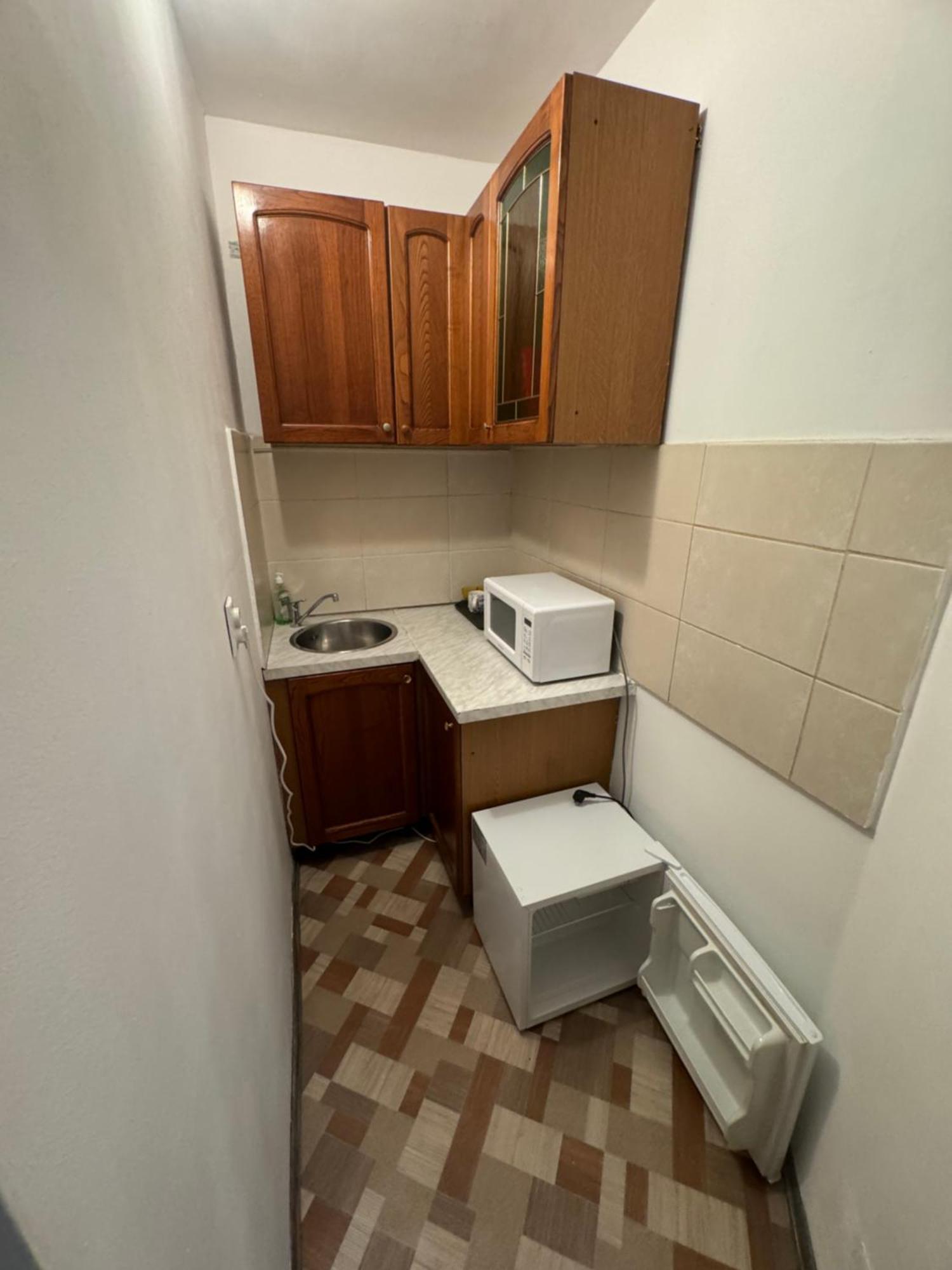 Economic Low Buget Downtown Studio Tiny Home On Street Piata Amzei Bukarest Exterior foto